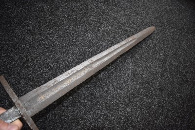 Lot 312 - A 12TH CENTURY BROADSWORD OF OAKESHOTT TYPE XII - CIRCA 1100-1230