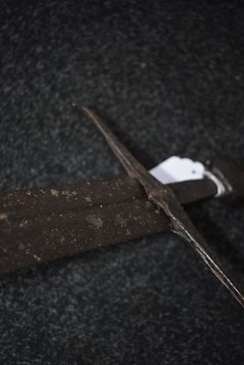 Lot 618 - AN EARLY 15TH CENTURY SWORD OF OAKESHOTT TYPE XV/XVI