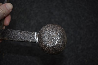 Lot 618 - AN EARLY 15TH CENTURY SWORD OF OAKESHOTT TYPE XV/XVI