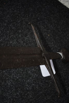 Lot 618 - AN EARLY 15TH CENTURY SWORD OF OAKESHOTT TYPE XV/XVI