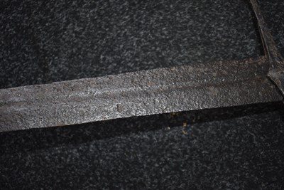 Lot 618 - AN EARLY 15TH CENTURY SWORD OF OAKESHOTT TYPE XV/XVI