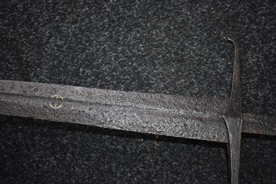 Lot 618 - AN EARLY 15TH CENTURY SWORD OF OAKESHOTT TYPE XV/XVI