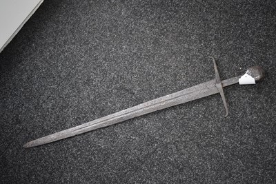 Lot 618 - AN EARLY 15TH CENTURY SWORD OF OAKESHOTT TYPE XV/XVI