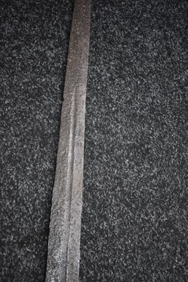 Lot 618 - AN EARLY 15TH CENTURY SWORD OF OAKESHOTT TYPE XV/XVI