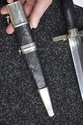 Lot 49 - A GOOD THIRD REICH SECOND MODEL RLB OFFICER'S DAGGER