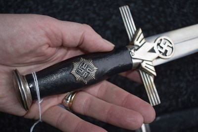 Lot 49 - A GOOD THIRD REICH SECOND MODEL RLB OFFICER'S DAGGER