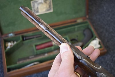 Lot 328 - A FINE QUALITY CASED PAIR OF 22-BORE GOLD INLAID FLINTLOCK DUELLING PISTOLS BY H.W. MORTIMER