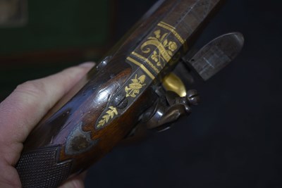 Lot 328 - A FINE QUALITY CASED PAIR OF 22-BORE GOLD INLAID FLINTLOCK DUELLING PISTOLS BY H.W. MORTIMER