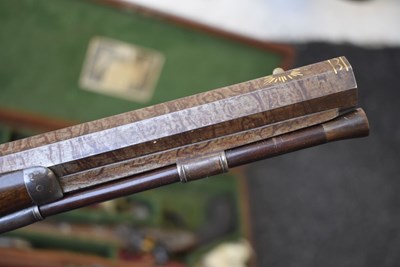 Lot 328 - A FINE QUALITY CASED PAIR OF 22-BORE GOLD INLAID FLINTLOCK DUELLING PISTOLS BY H.W. MORTIMER