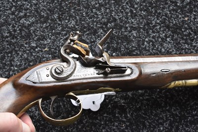 Lot 319 - A .650 CALIBRE FLINTLOCK OFFICER’S PISTOL BY TOMLINSON