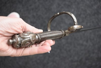 Lot 235 - A MID-17TH CENTURY DUTCH BROADSWORD FOR AN OFFICER OF THE AMSTERDAM TOWN GUARD