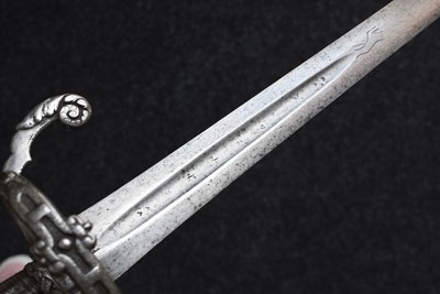Lot 235 - A MID-17TH CENTURY DUTCH BROADSWORD FOR AN OFFICER OF THE AMSTERDAM TOWN GUARD