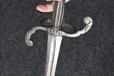 Lot 235 - A MID-17TH CENTURY DUTCH BROADSWORD FOR AN OFFICER OF THE AMSTERDAM TOWN GUARD