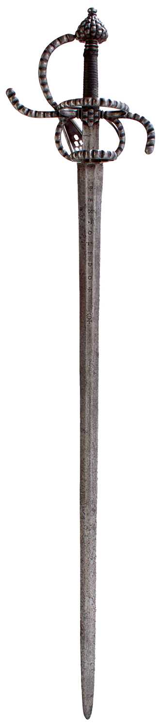 Lot 237 - A FINE 17TH CENTURY GERMAN SWORD RAPIER