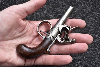 Lot 311 - A SCARCE CASED PAIR OF 77-BORE FLINTLOCK MUFF PISTOLS BY W. BOND