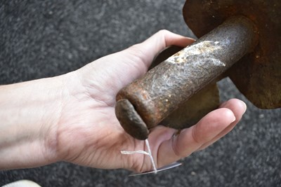 Lot 222 - AN 18TH CENTURY NAVAL BOARDING CUTLASS