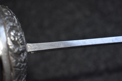 Lot 16 - A FINE 17TH CENTURY ENGLISH DISH-HILT RAPIER