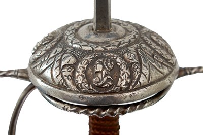 Lot 16 - A FINE 17TH CENTURY ENGLISH DISH-HILT RAPIER