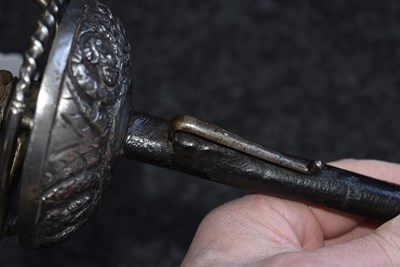 Lot 16 - A FINE 17TH CENTURY ENGLISH DISH-HILT RAPIER