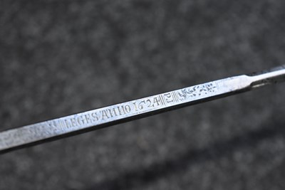 Lot 16 - A FINE 17TH CENTURY ENGLISH DISH-HILT RAPIER