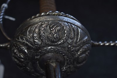 Lot 16 - A FINE 17TH CENTURY ENGLISH DISH-HILT RAPIER