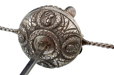 Lot 16 - A FINE 17TH CENTURY ENGLISH DISH-HILT RAPIER
